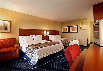Courtyard By Marriott Mississauga-Airport Corporate Centre West Hotel 3*, Mississauga