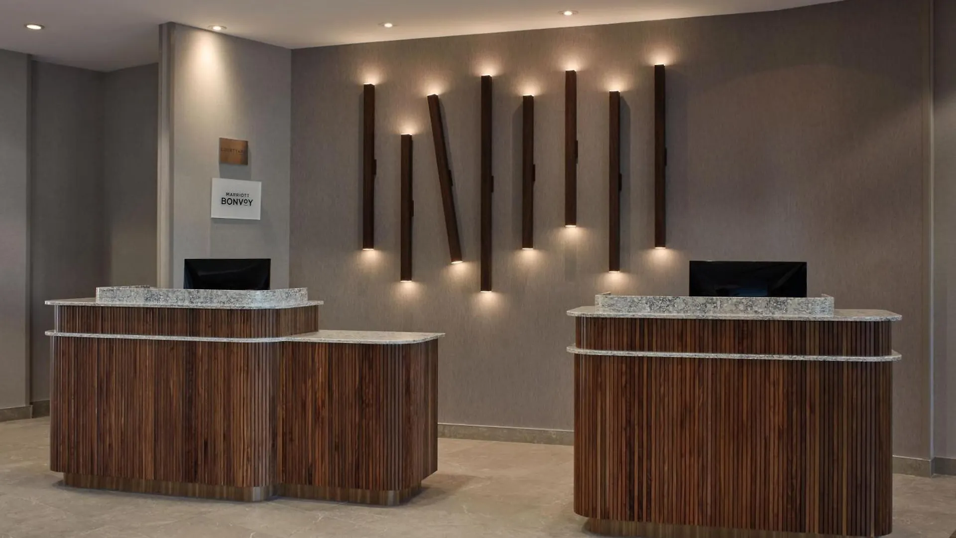 Courtyard By Marriott Mississauga-Airport Corporate Centre West Hotel