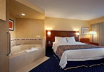 Courtyard By Marriott Mississauga-Airport Corporate Centre West Hotel