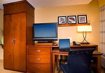 Courtyard By Marriott Mississauga-Airport Corporate Centre West Hotel